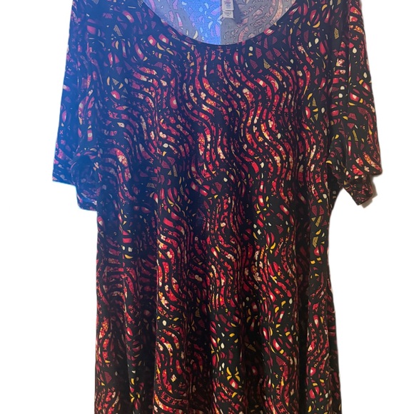 LuLaRoe Tops - LuLaRoe Black and Red Patterned Tunic